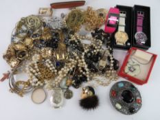 A quantity of assorted costume jewellery including oversized Scottish hardstone type brooch, 8.