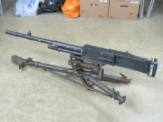 A deactivated Breda LMG SN 39273 and tripod.