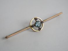 An Edwardian 9ct gold and aquamarine bar brooch, stamped 9ct, 2.5g, 6.2cm wide.