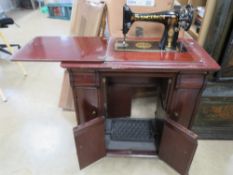 A 1920s Singer sewing machine in Parlor Cabinet, 81cm wide.