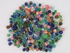 A quantity of vintage glass marbles, approx 186.