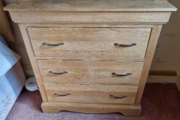 A pair of oak chests of drawers, 90 x 43 x 94cm.
