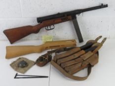 A deactivated Beretta Mod. 38/44 Sub Machine Gun with ribbed barrel.