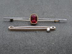 A vintage 9ct gold bar brooch set with seed pearl, 1.
