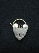 A 9ct gold heart padlock charm, 2.6g.