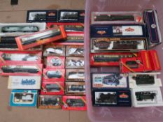 A large quantity of assorted 00 gauge scale model railway locomotive and carriages in boxes.