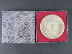 A bronze medallion 'Sigelum Burgensium Francofortum', in original fitted box, 7.
