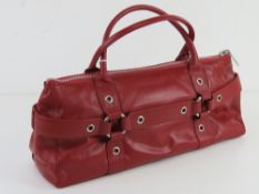 A red leather Suzy Smith handbag, approx 33.5cm wide.
