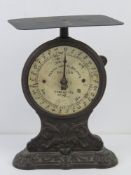 A set of Salters postal balance scales to measure 7Lbs by 1oz.
