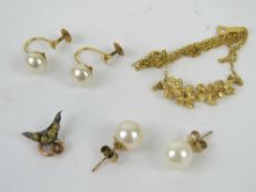 A 9ct gold floral necklace, 1.8g.