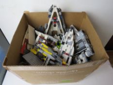 A large quantity of assorted Lego inc a number of Star Wars items. Total weight 8.5kg.