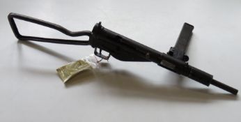 A deactivated Sten MKII, with moving tri