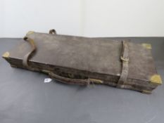 A vintage leather leather gun case havin