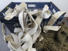 A quantity of assorted militaria, inc; h