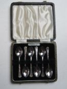 A boxed set of six HM silver teaspoons. Total weight 42g.
