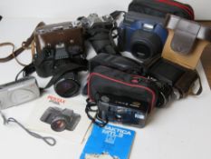 A Zeiss Ikon vintage camera in pigskin leather case together with a quantity of other vintage