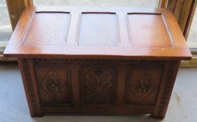 A Reban Funnell of Brighton late 20thC coffer bach style blanket box measuring approx 84 x 45 x