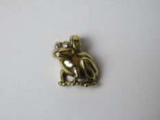 A 9ct gold pendant in the form of a frog. 2.2g.