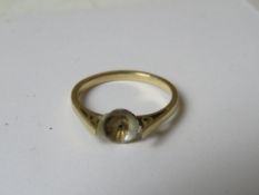 A 9ct gold ring, pearl deficient, size M, 1.5g.