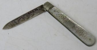 A HM silver and mother of pearl fruit knife, hallmarked for Sheffield 1913.