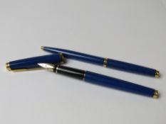 A Parker lapis lazuli laque pen set comprising fountain pen with 14ct gold Parker nib and ballpoint
