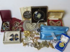 A quantity of assorted costume jewellery and collectables to include a silver heart pendant on
