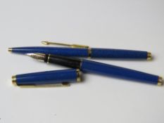 A Parker lapis lazuli laque pen set comprising fountain pen with 14ct gold Parker nib and ballpoint
