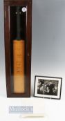 1948 Australia Invincibles Cricketers Don Bradman, Sidney Barnes plus others signed cricket bat,
