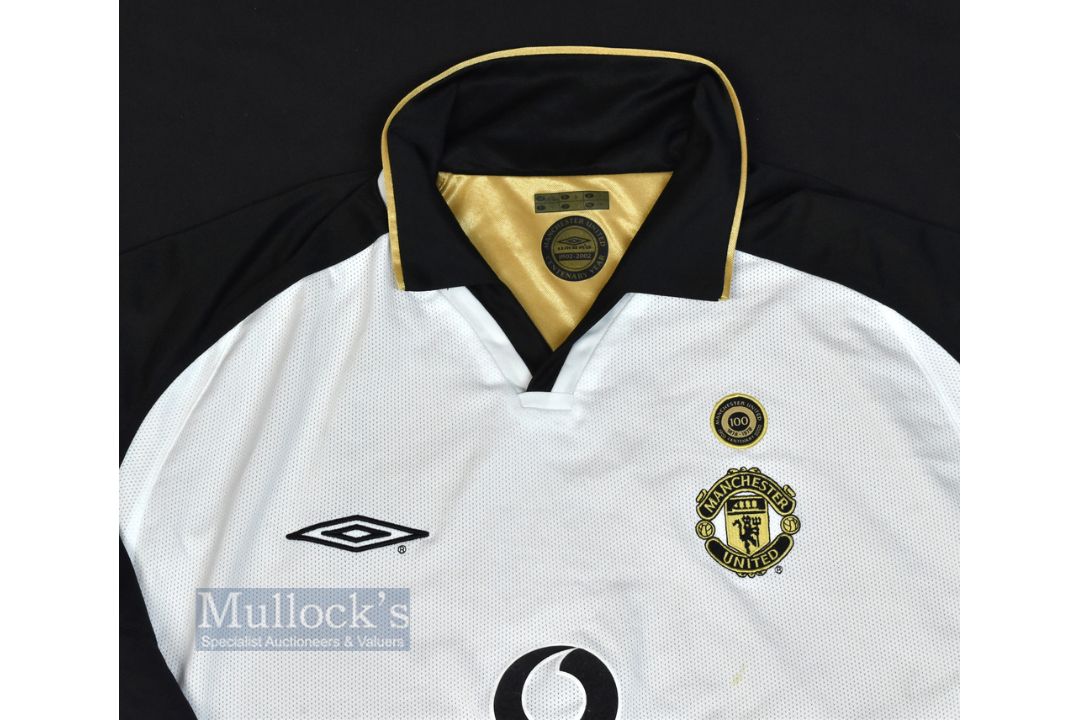 2001-02 Manchester United Centenary Away Football Shirt Umbro, Vodafone, in white and black, 41/43 - Image 1 of 2