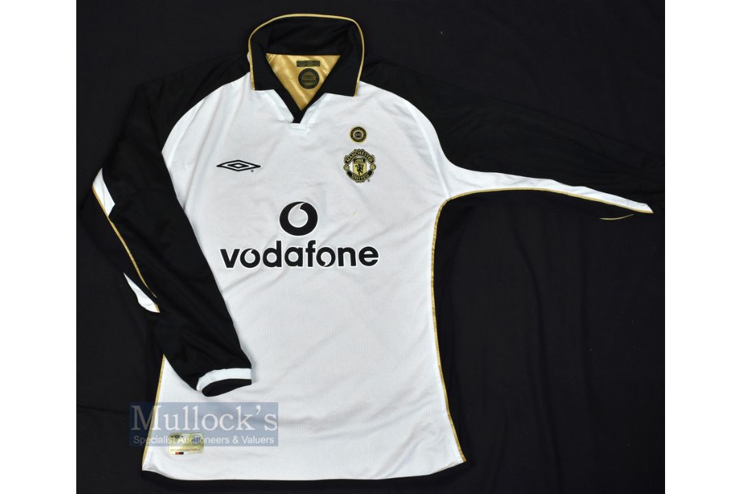 2001-02 Manchester United Centenary Away Football Shirt Umbro, Vodafone, in white and black, 41/43 - Image 2 of 2