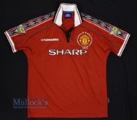 1998/00 Manchester United Home Football Shirt Umbro, Sharp, with sleeve badges, stitching around