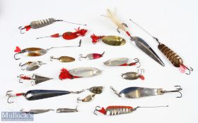 Avec Vous Cigar Box with a selection of Martin USA spoons, 18 in total