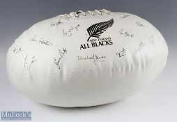 Incredibly rare NZ All Blacks v large cushion/pillow: Bearing 15 player facsimile signatures, many