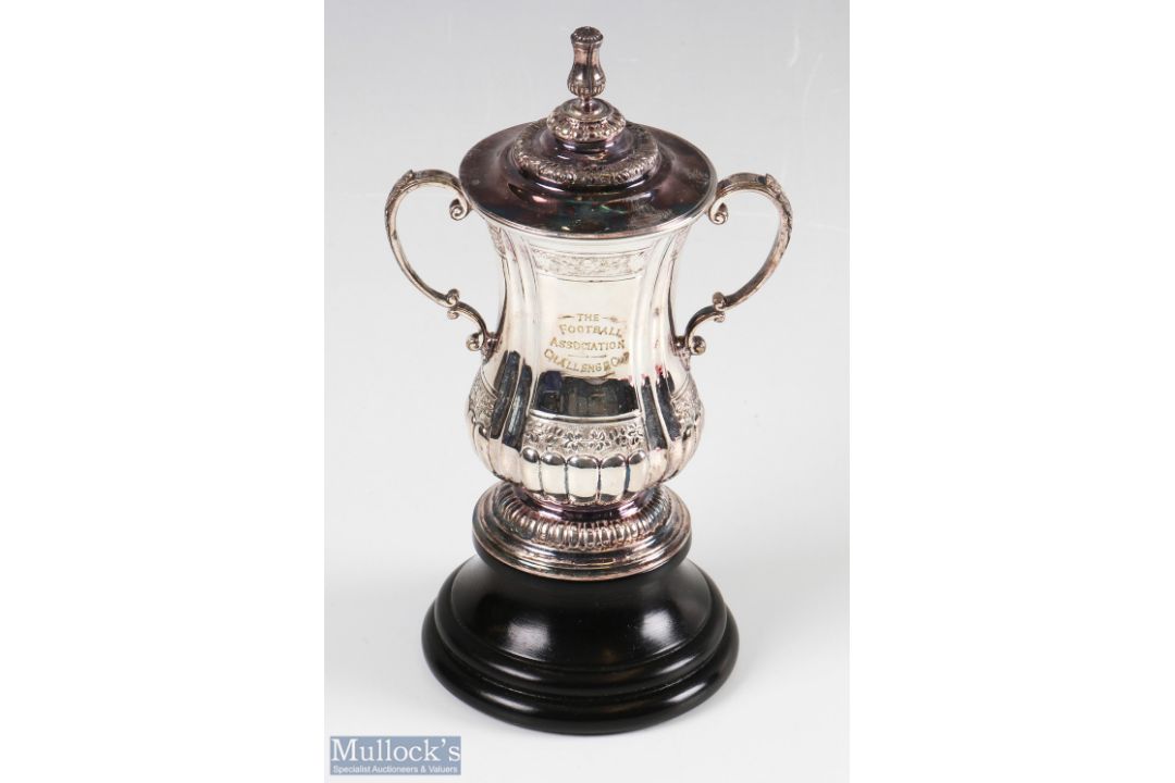 1982 Hallmarked Silver FA Challenge Cup 8 Inch Trophy Cup scale replica of the of the Challenge - Image 2 of 5