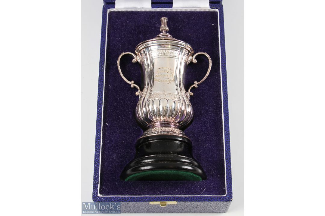 1982 Hallmarked Silver FA Challenge Cup 8 Inch Trophy Cup scale replica of the of the Challenge - Image 5 of 5