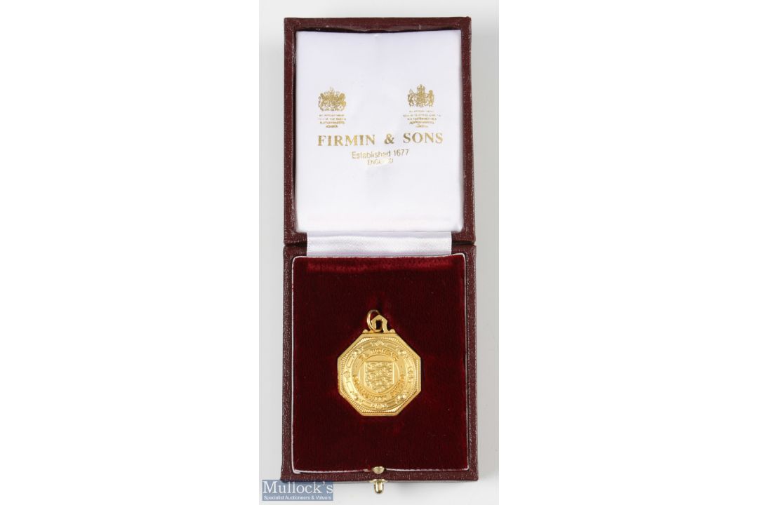 2004 FA Women's Community Shield Runners Up Silver Gilt Medal with relief decoration and wording - Image 1 of 4