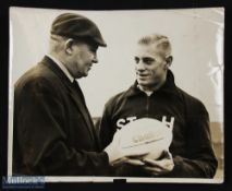 Black & White photograph size 250 x 200mm St Helens rugby league: Tom Van Vollenhoven meeting Jim