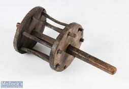 19th century hand held wooden 'Loch trolling winch' in oak, measures 5