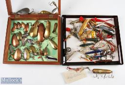 Display box of over 28 spoons by Hardy, Abu and Len Thomas, plus others - plastic box with over 25