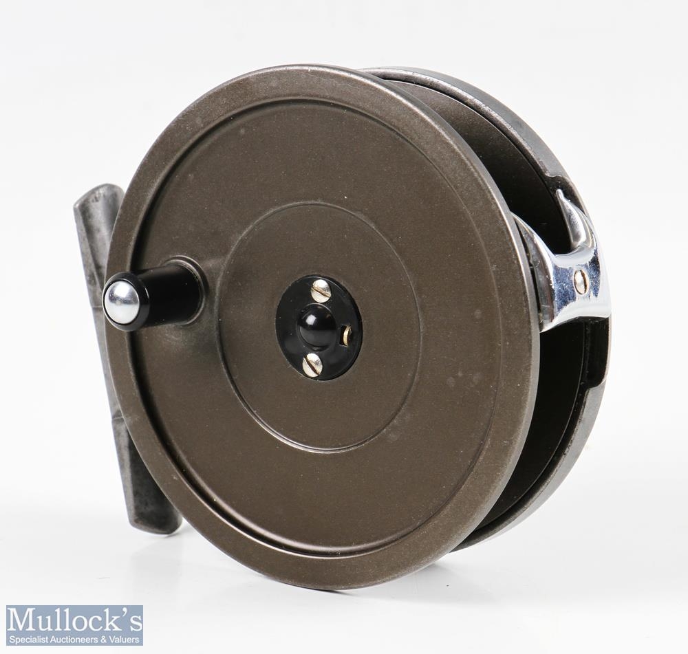 Hardy, England The Uniqua 3 ½” alloy fly reel, light signs of use, constant check, runs smooth, - Image 2 of 3
