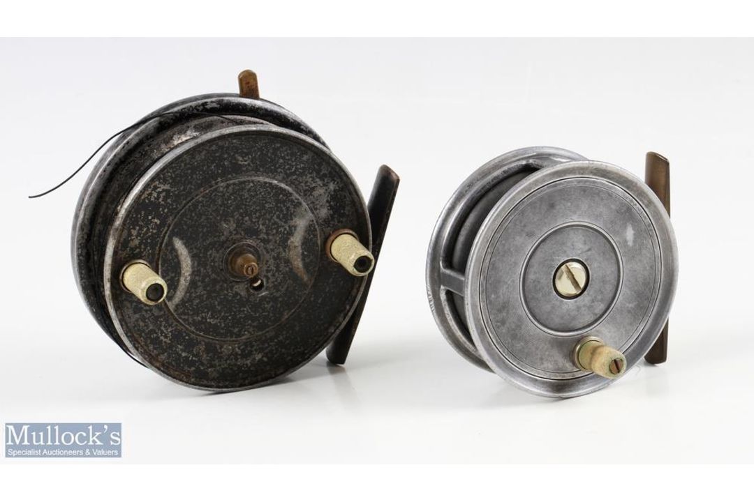 2x unnamed alloy trout fly reels, one 3 ½” with black finish, two cream handles, brass rim check - Image 1 of 2
