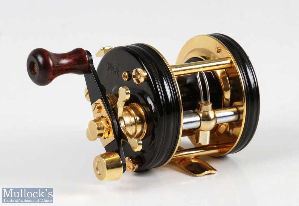 ABU Ambassadeur 5500C Deluxe gold plated multiplier reel in black and gold finish, foot stamped - Image 3 of 3
