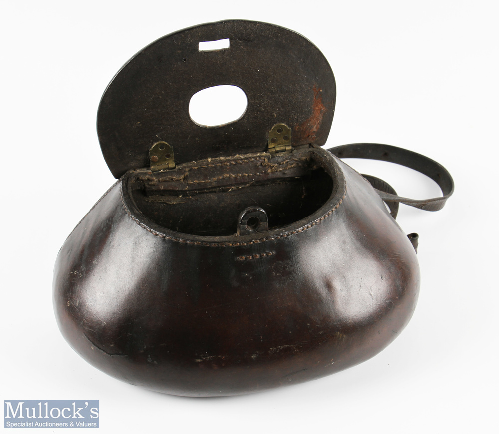 Early Pot Bellied Leather creel - measures 11" (L) x 5.5" (D) x 5" (H) - with 1.75" hole to hinged - Image 4 of 4