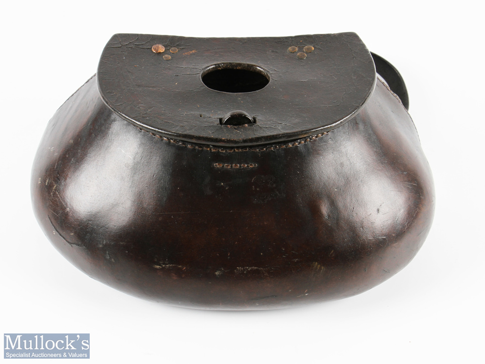 Early Pot Bellied Leather creel - measures 11" (L) x 5.5" (D) x 5" (H) - with 1.75" hole to hinged - Image 3 of 4