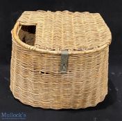 Victorian creel with rare 'Lozenge' mark to brass clasp with brass hinged lid, measures 11.5