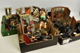 LARA CROFT LIMITED EDITION SCULPTURE, figure 1508/4500 and signed by Steve Varner, also includes