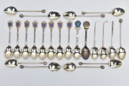 AN ASSORTMENT OF ELIZABETH II SILVER GOLF TEASPOONS, to include eight 'Whittington Barracks Golf