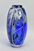 CHRIS THORNTON (BRITISH CONTEMPORARY) A STUDIO GLASS VASE, having an abstract design over a deep