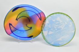 TWO LATER 20TH CENTURY STUDIO GLASS CHARGERS, comprising a Chris Comins ovoid sommerso glass