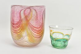GEORGE ELLIOT (BRITISH CONTEMPORARY) A STUDIO GLASS VASE WITH A PULLED FEATHER DESIGN, signed to the